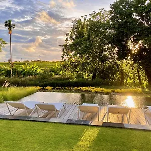 la-maison-dulysse-luxury-4br-villa-surrounded-by-rice-paddies.hotelsseminyak.net/